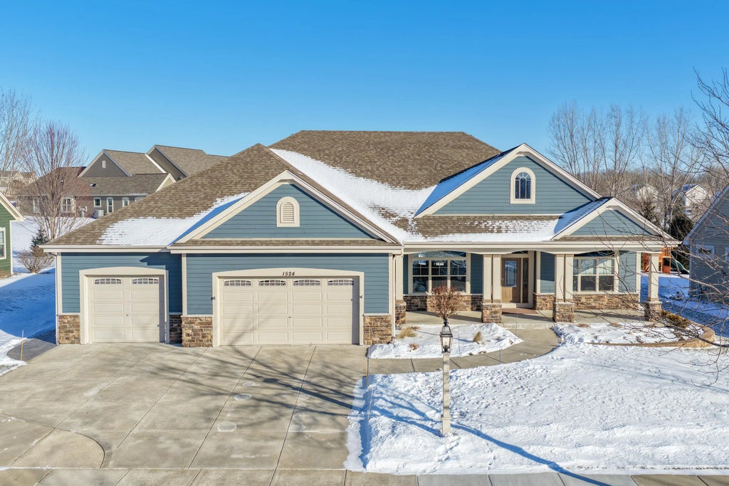1524 Mohican Trl, Waukesha