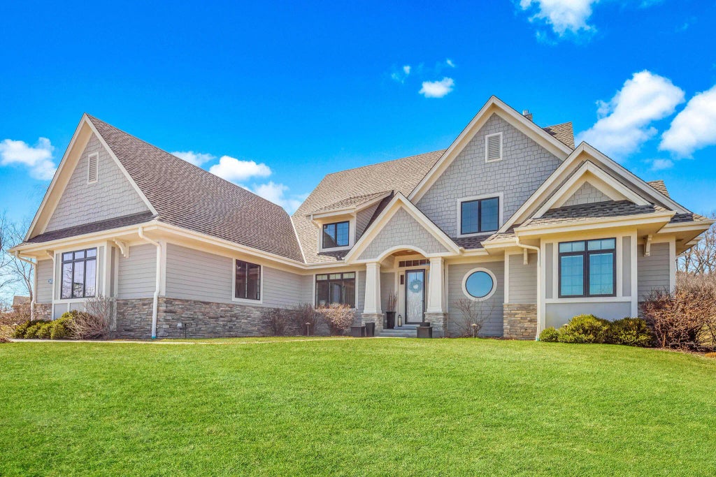 13675 N Legacy Hills Dr, Mequon