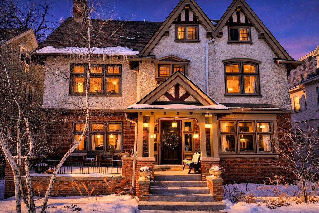 2963 N Summit Ave, Milwaukee