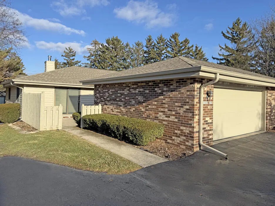 11025 N Balsam Tree Ct 47, Mequon