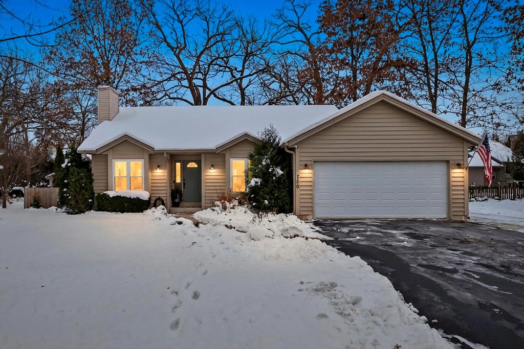 750 4th Ct, Salem Lakes