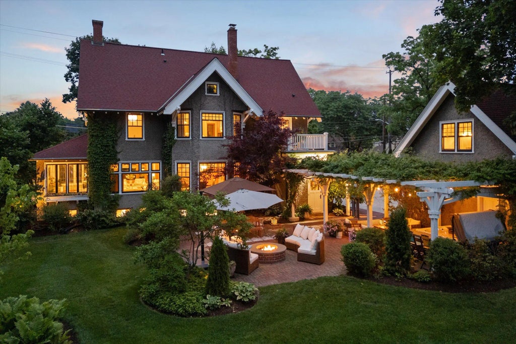 N69w6507 Bridge Rd, Cedarburg