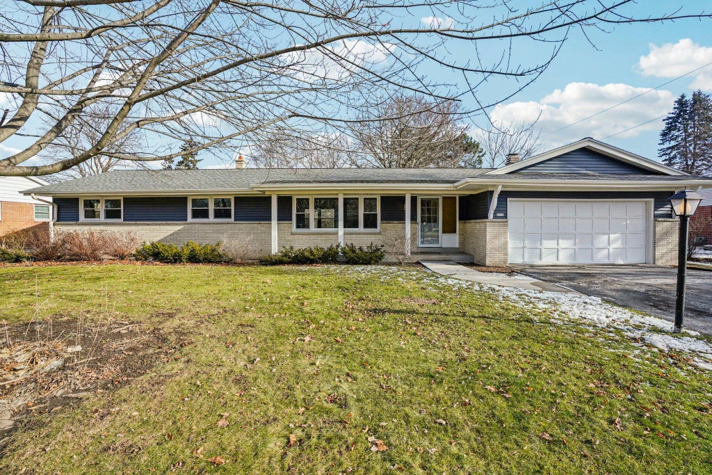 6936 N Braeburn Ln, Glendale