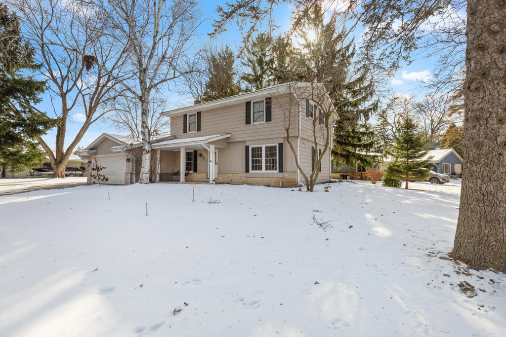 139 Debbie Ct, Waukesha