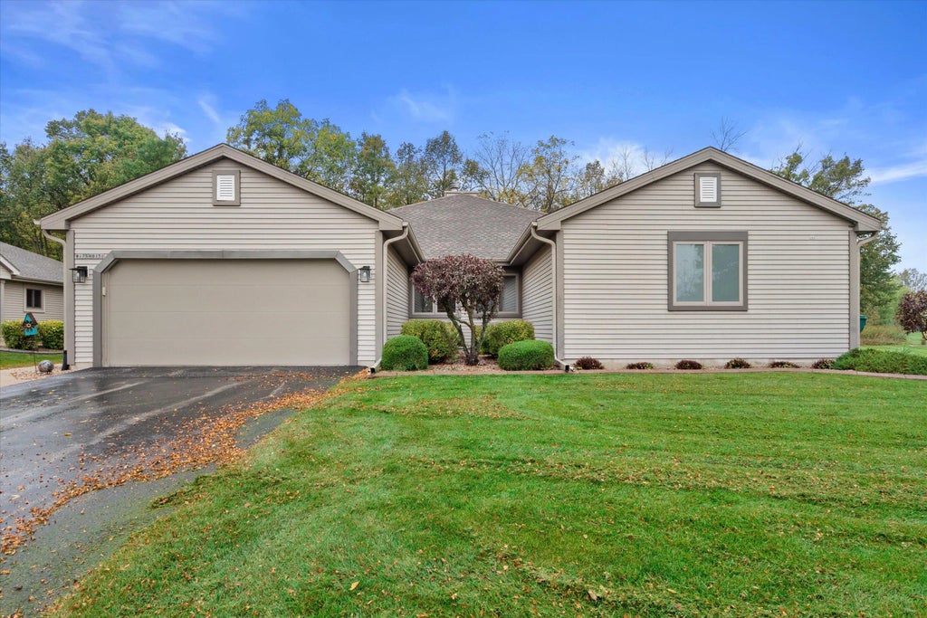 W175n8151 Robin Cir 1, Menomonee Falls