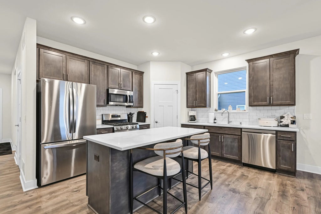 704 River Ridge Dr, Waterford