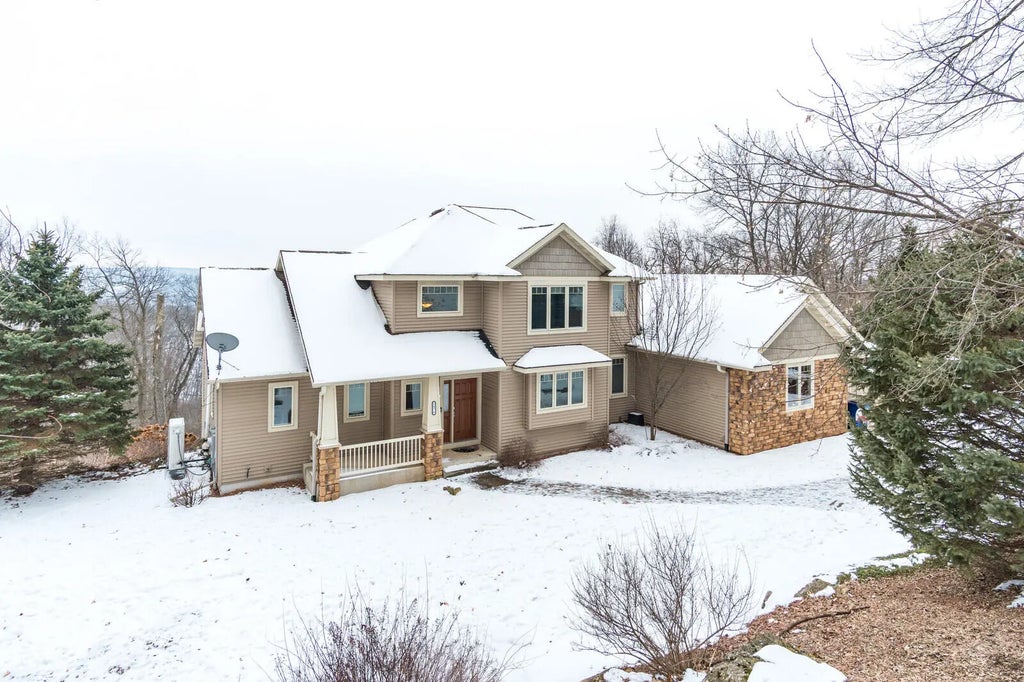 N5076 Wildflower Ln, Hamilton