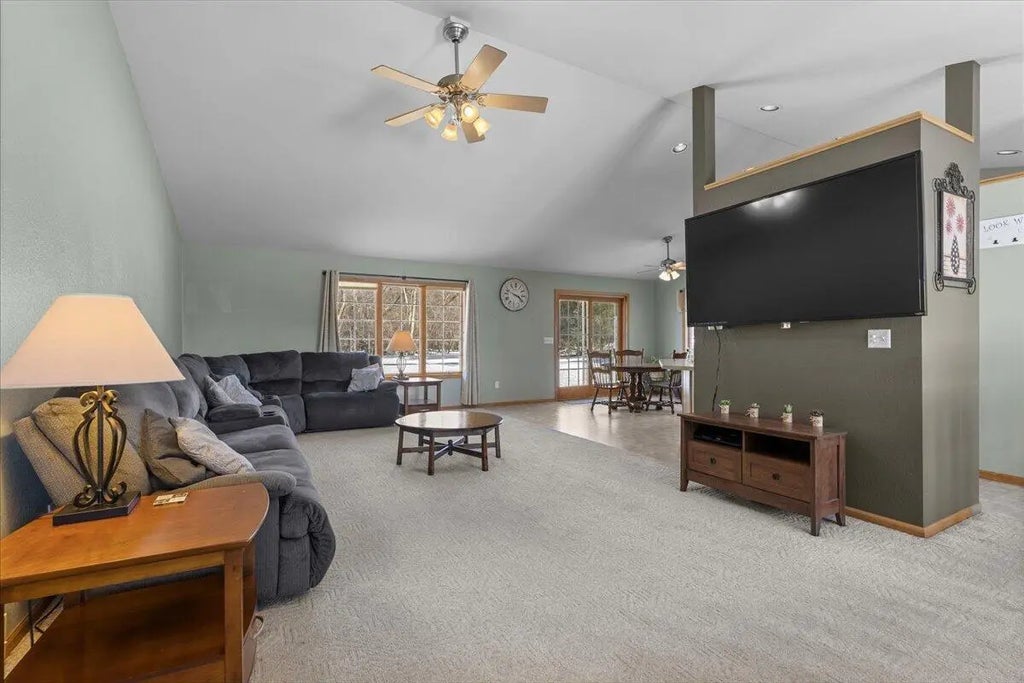 612 Bobolink Ln, Cascade