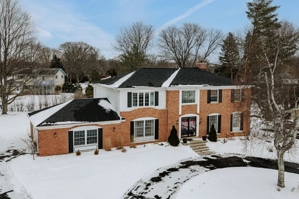 17740 Lisa Ln, Brookfield