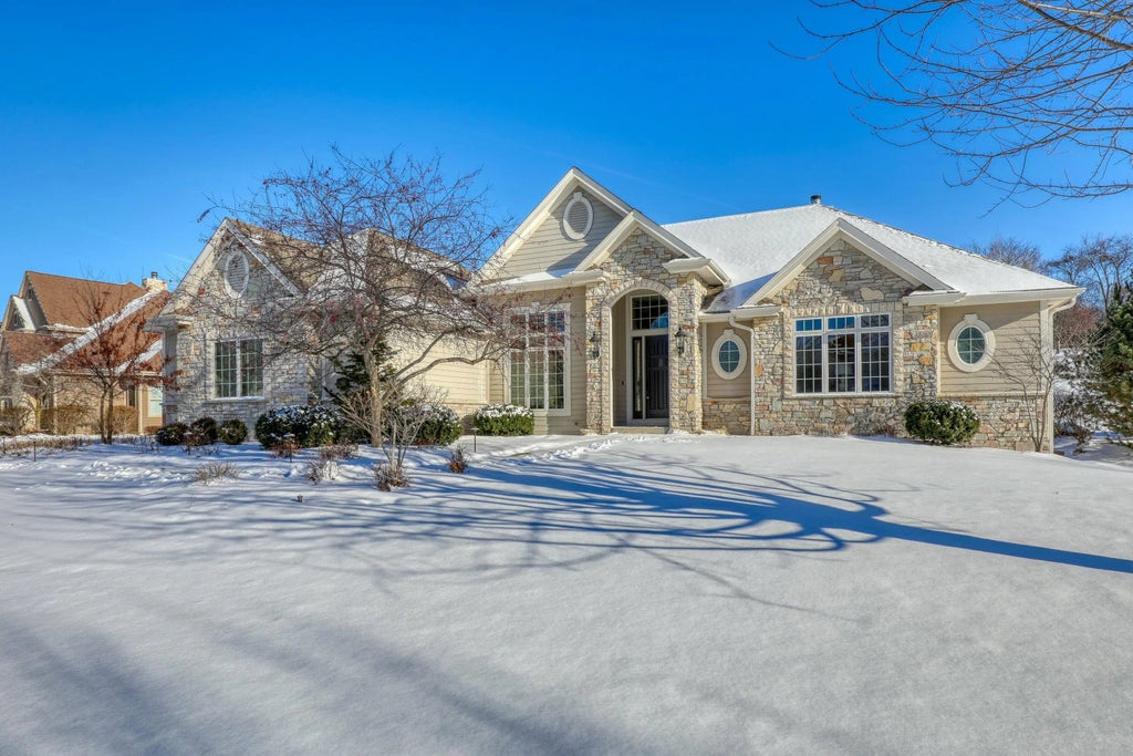 1196 Mary Hill Cir, Hartland