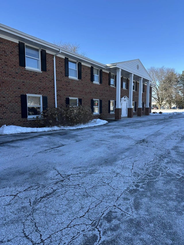 1305 N Barker Rd, Brookfield