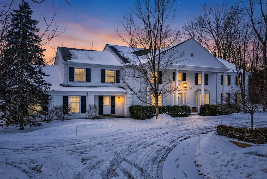 2305 W County Line Rd, River Hills