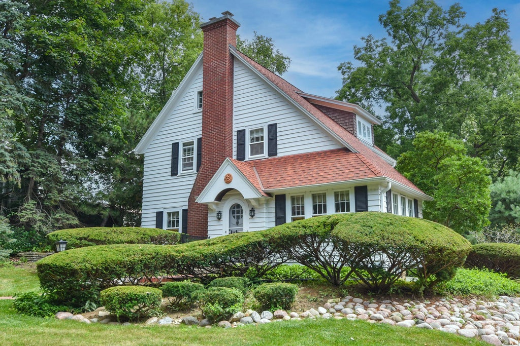 1158 Kavanaugh Pl, Wauwatosa