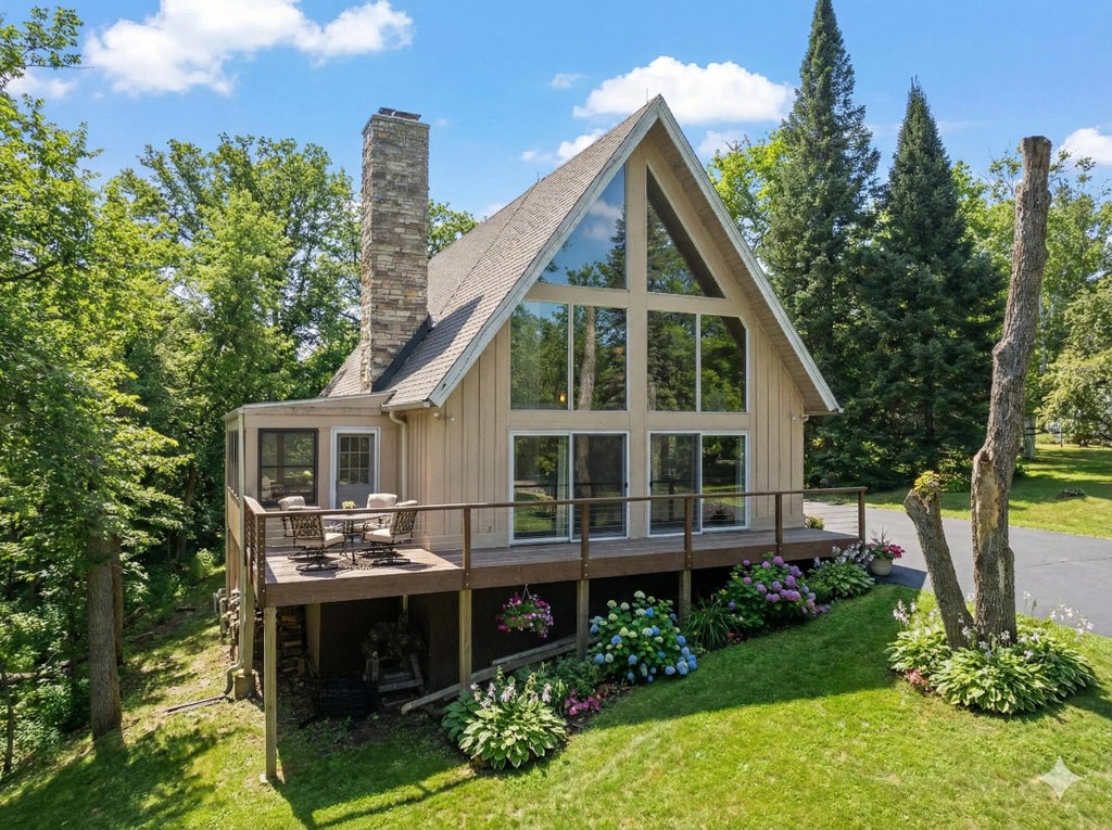 W5511 Cool Hill Dr, La Grange