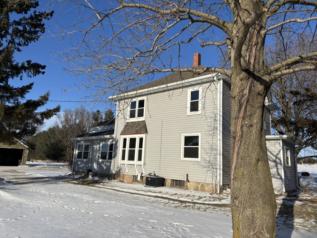 W397s11030 Chimney Rock -, Eagle