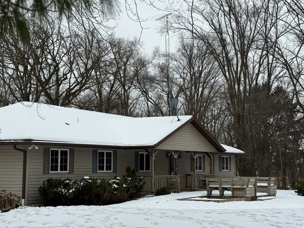 W6399 Brick Church Rd, Walworth