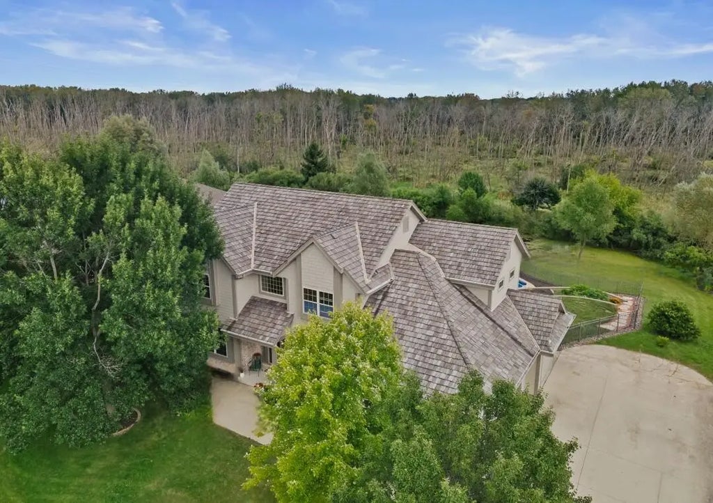 W172n7862 Shady Ln, Menomonee Falls