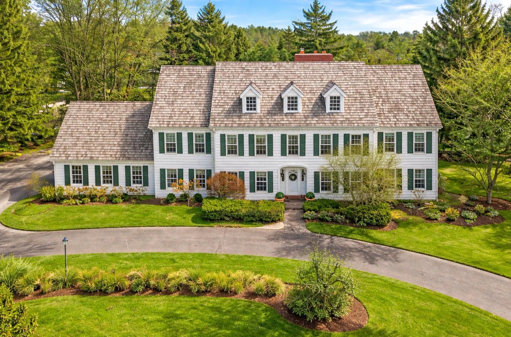 10022 N Miller Ct, Mequon