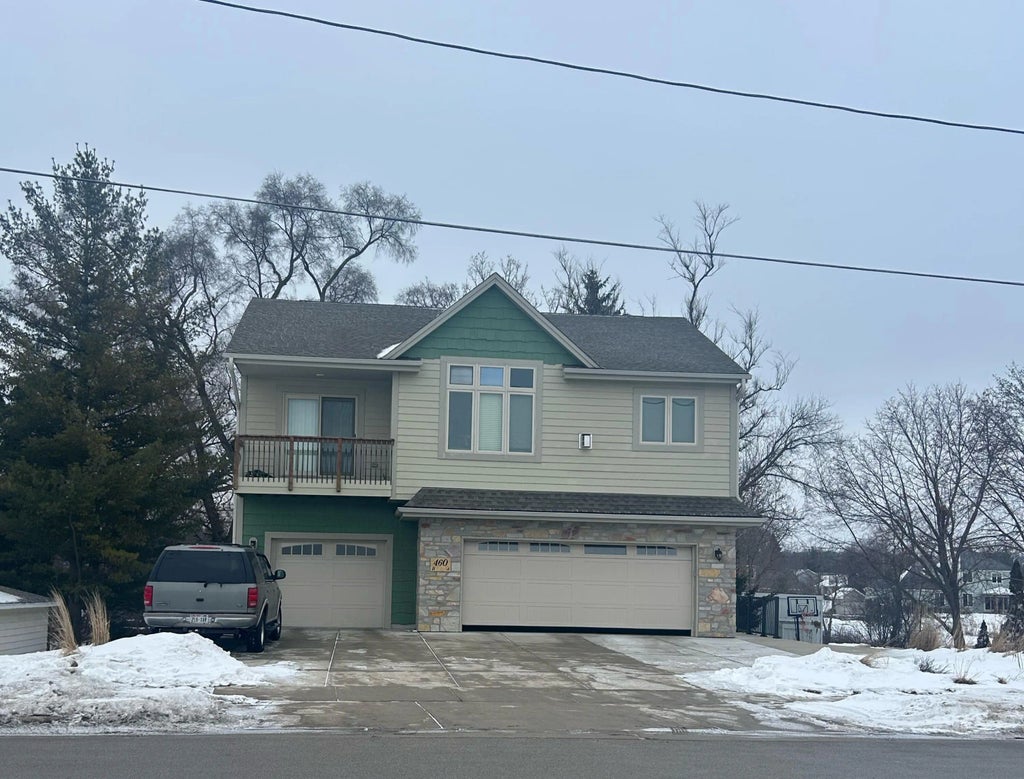 460/460a Cottonwood Ave, Hartland