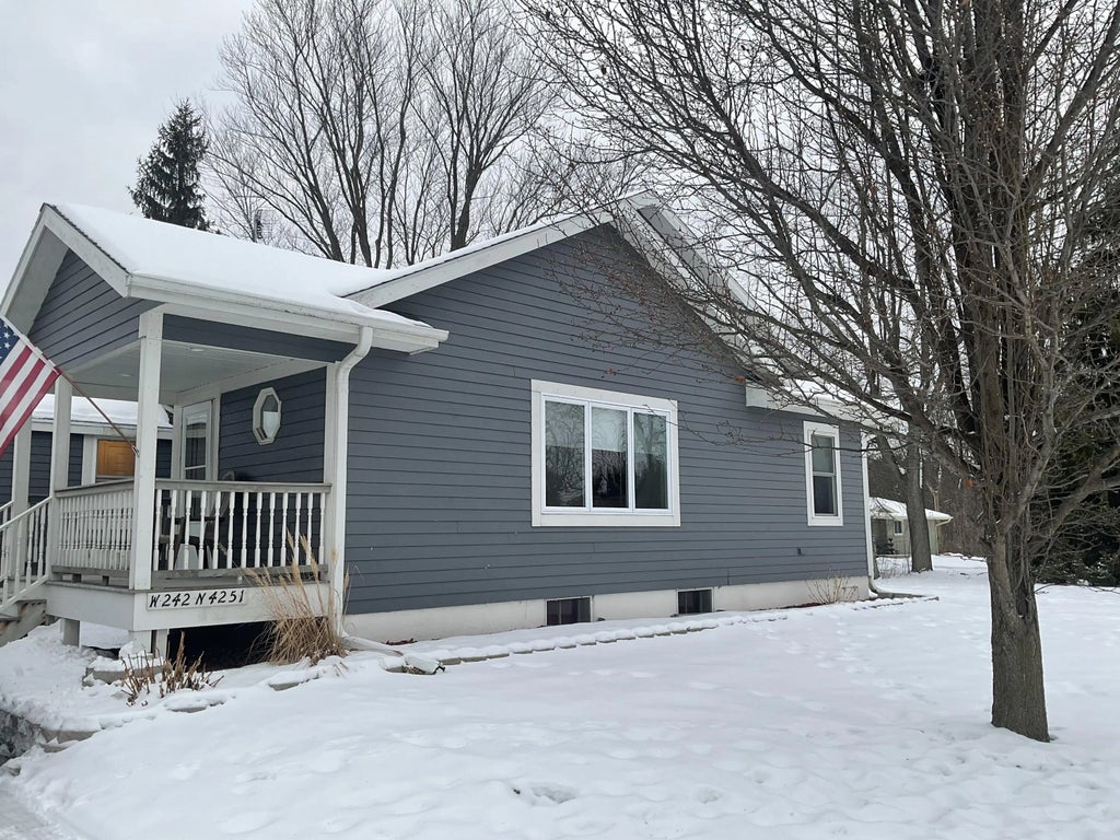 W242n4251 Swan Rd, Pewaukee