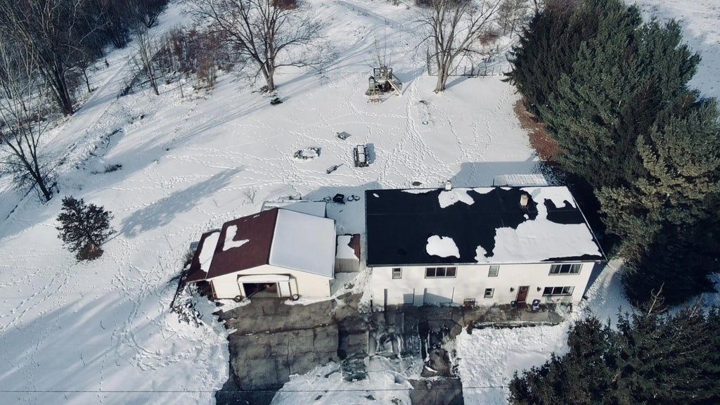 311 S Lapham Peak Rd, Delafield