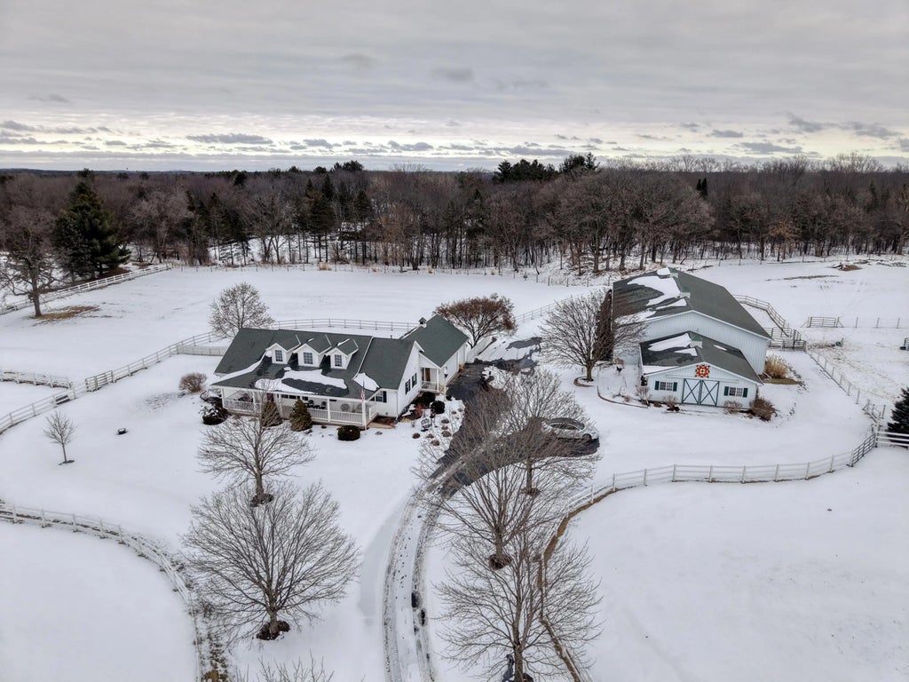 W390s10540 Meadow Ln, Eagle