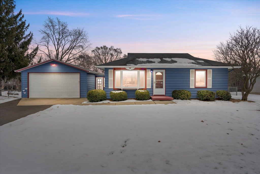 W262s3212 Ridge Rd, Waukesha