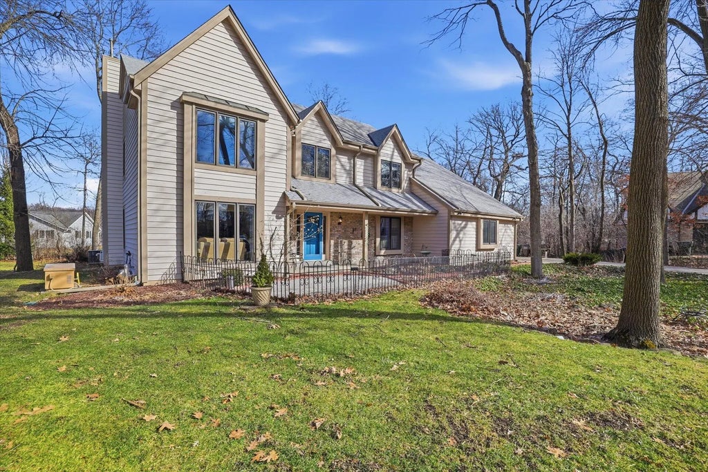 2100 S Cherrywood Ct, New Berlin