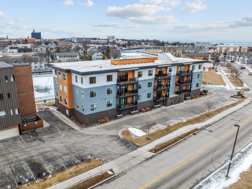 750 S Pier Dr 21, Sheboygan