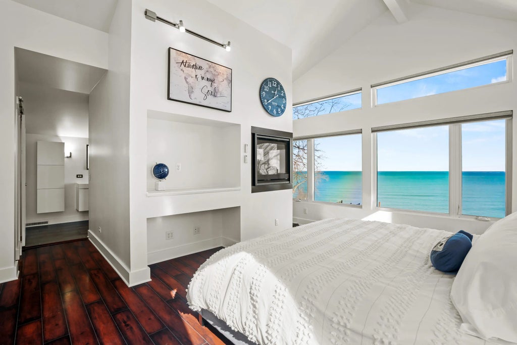 2533 Lakeshore Dr, Sheboygan