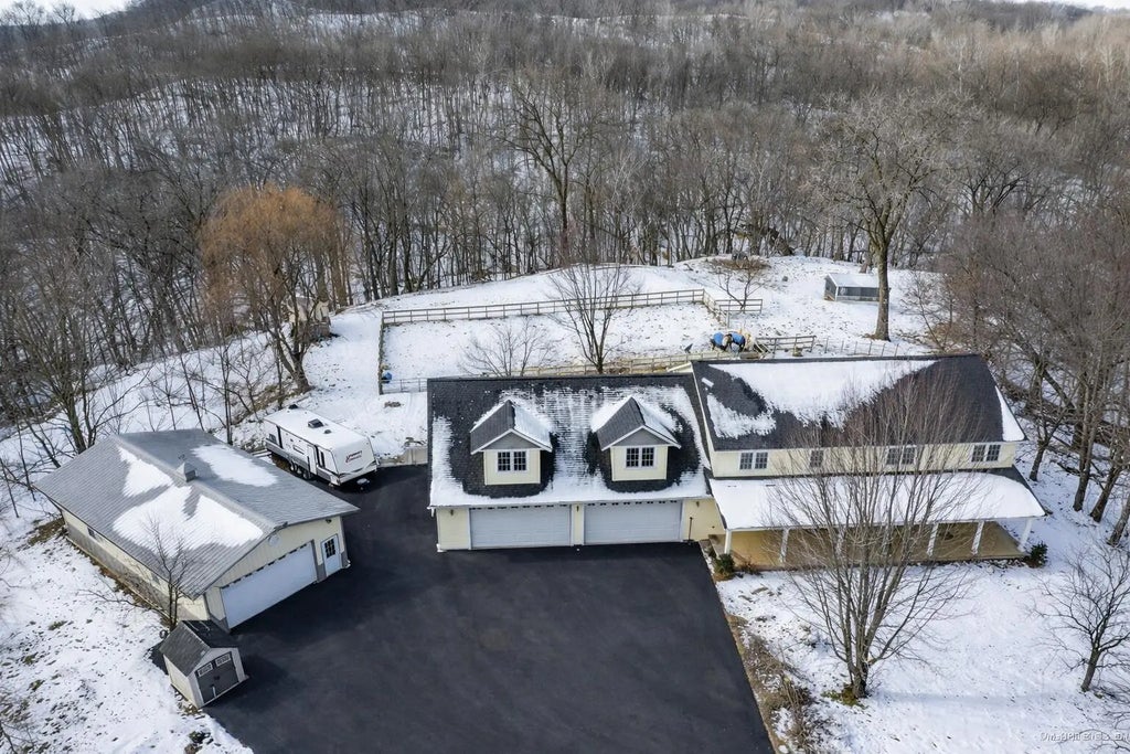 N8825 Fawn Meadow Ln, Holland