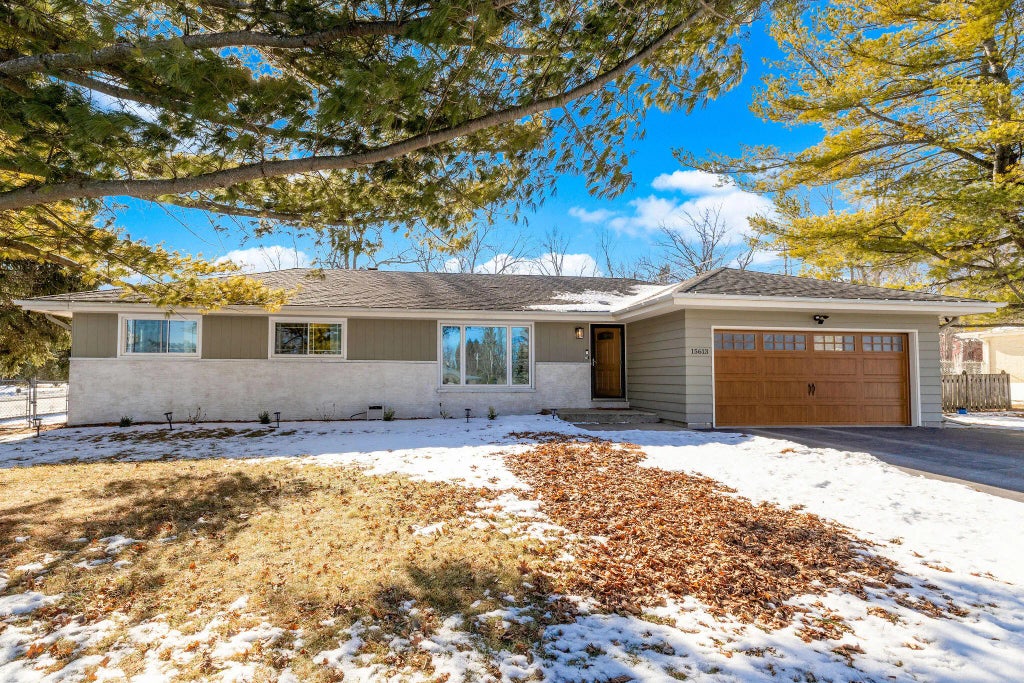 15613 W Riviera Dr, New Berlin