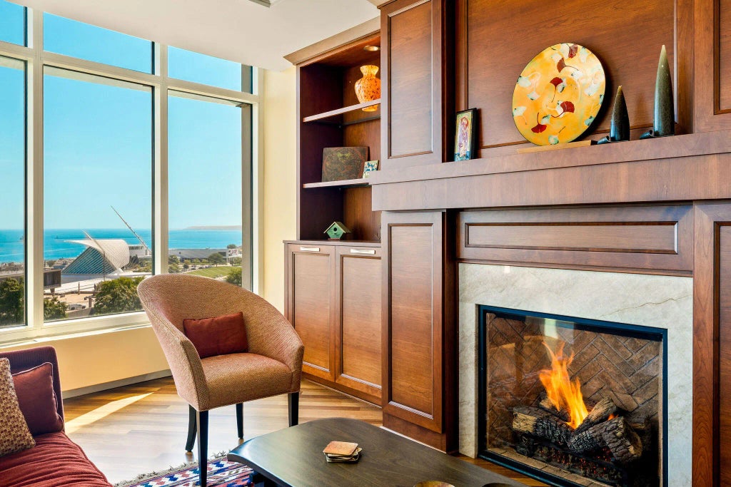 825 N Prospect Ave 701, Milwaukee