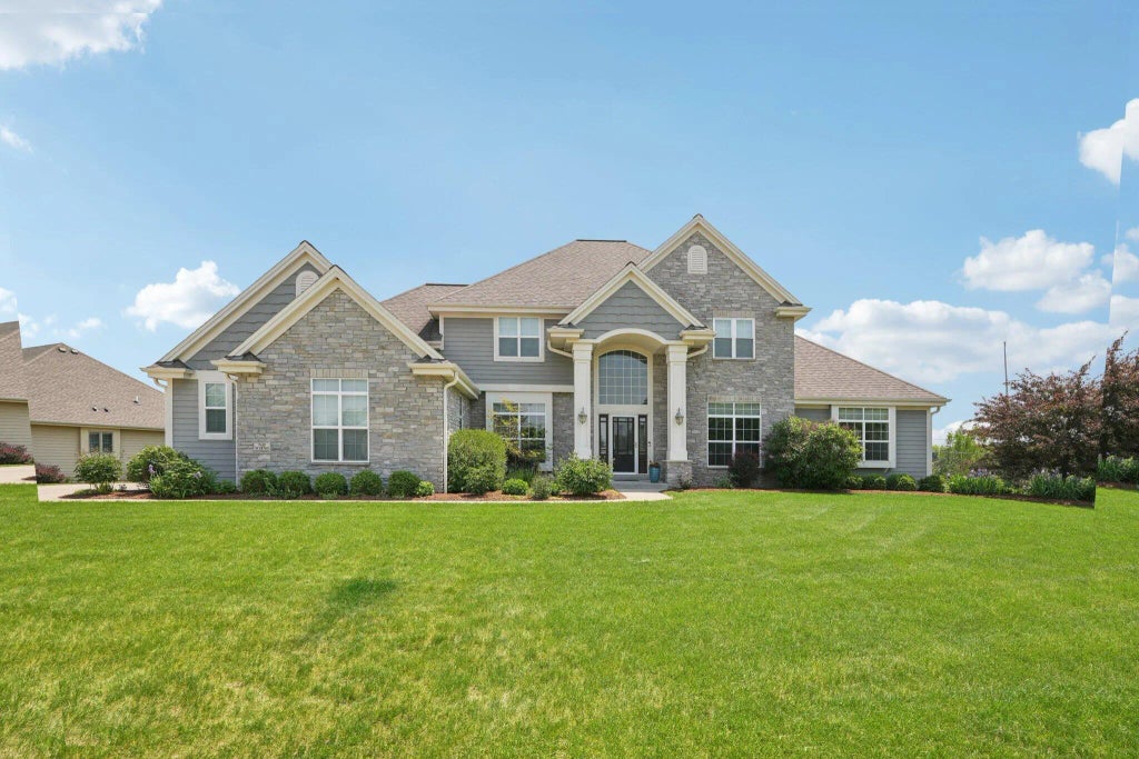 N49w18765 Emerald Hills Dr, Menomonee Falls