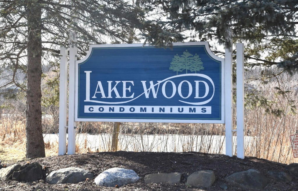S77w19447 Lakewood Dr 21, Muskego