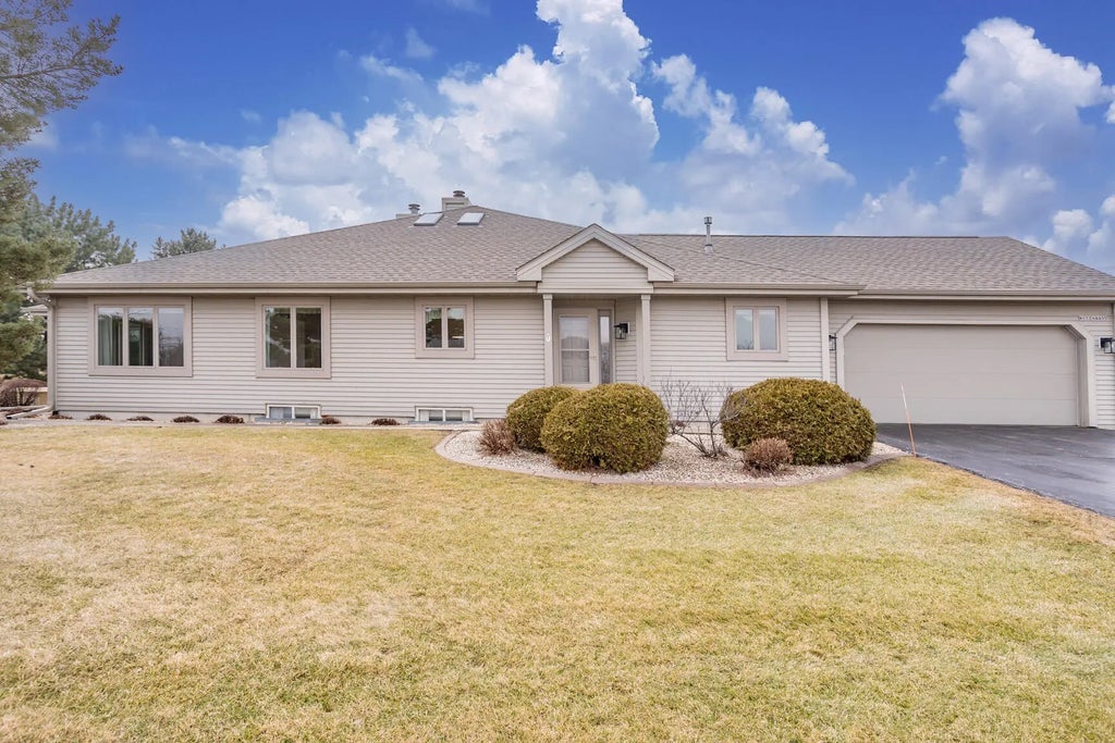 W173n8035 Shady Ln, Menomonee Falls