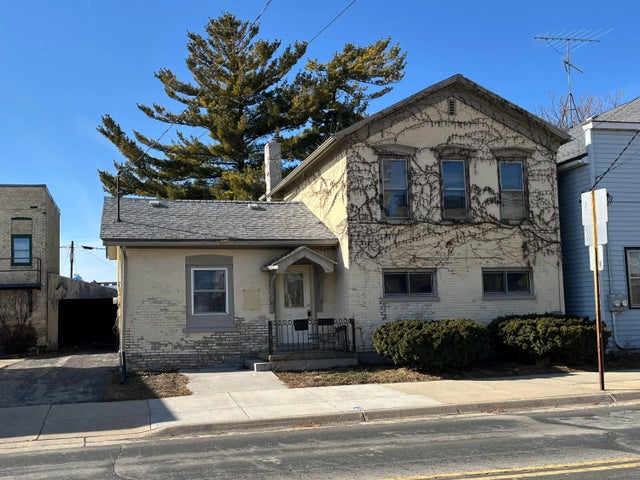 212 N 4th St, Watertown