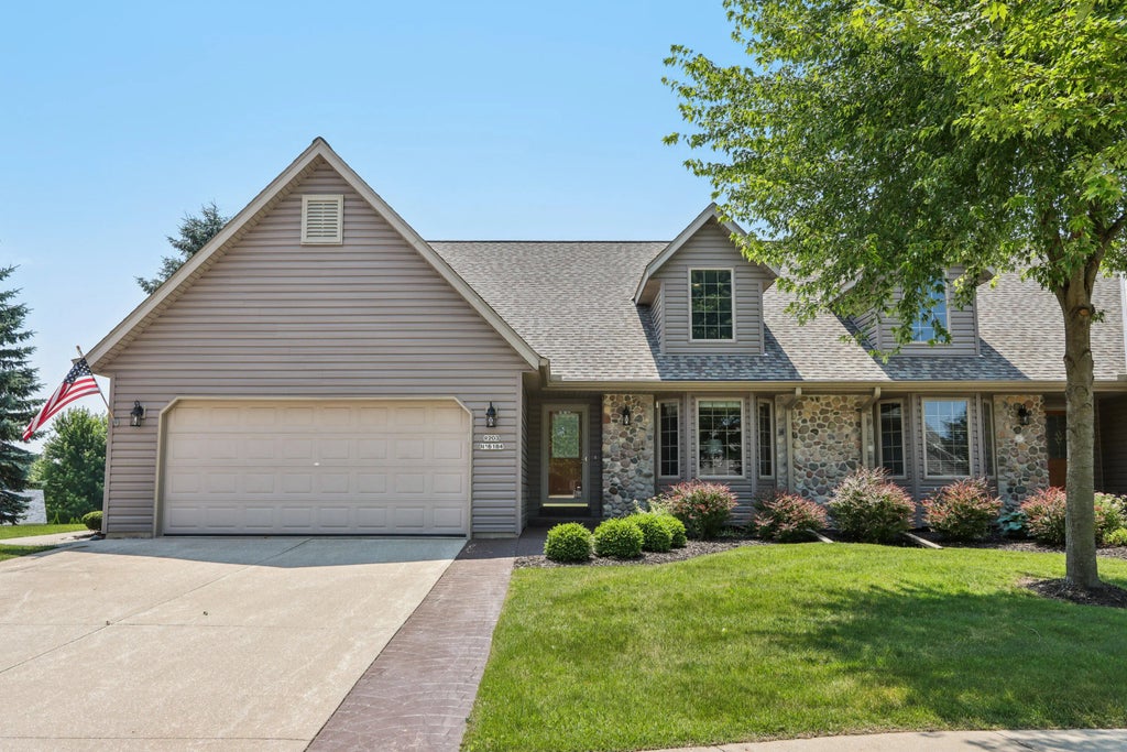W203n16184 Pin Oak Cir, Jackson