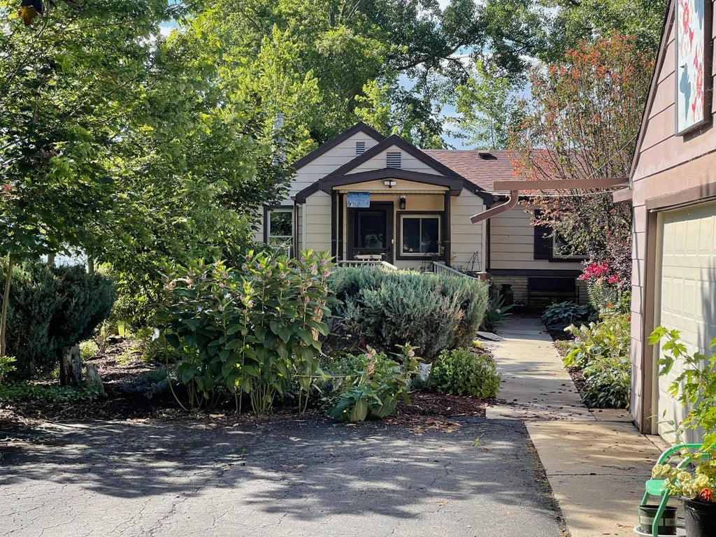 25215 W Loomis Rd, Norway