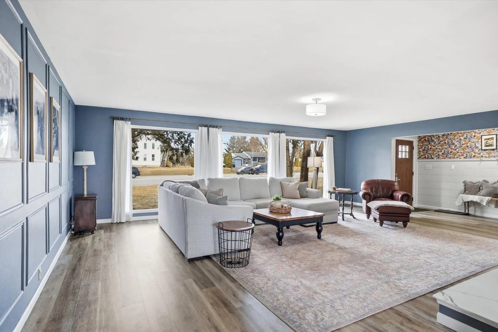 6111 State Highway 60 -, Hartford