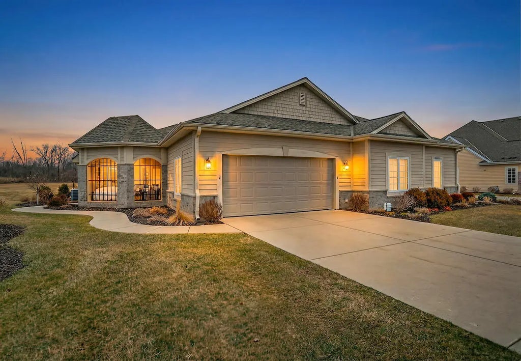 W162n5503 Westwind Dr, Menomonee Falls