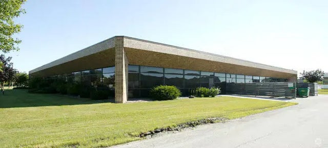 7630 S 10th St, Oak Creek