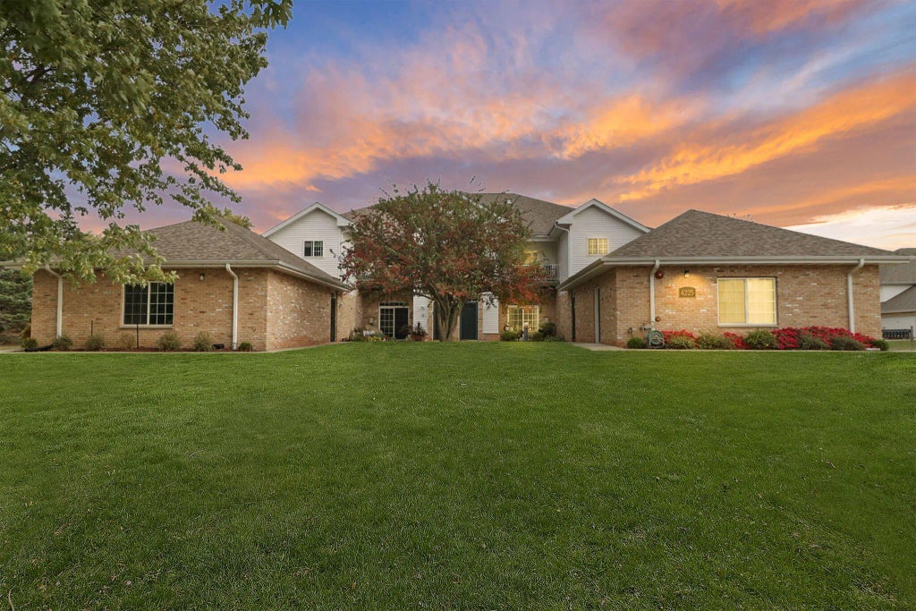 4225 Taylor Harbor - E 4, Mount Pleasant