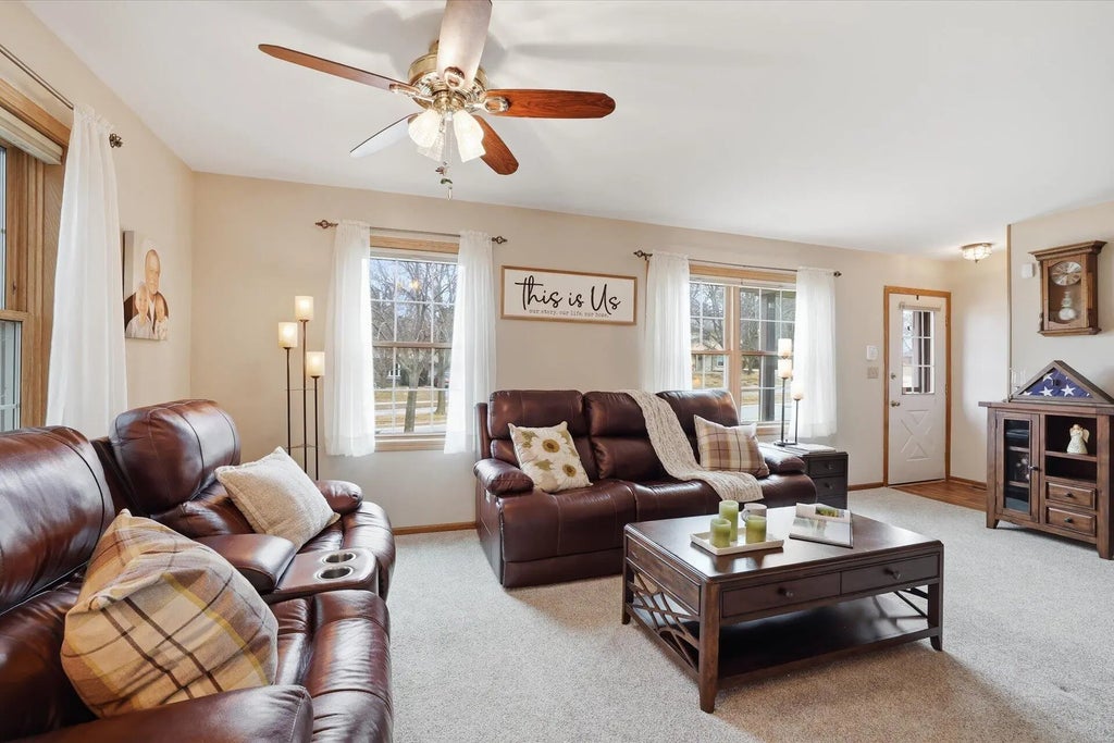 581 Hartridge Dr 1, Hartland