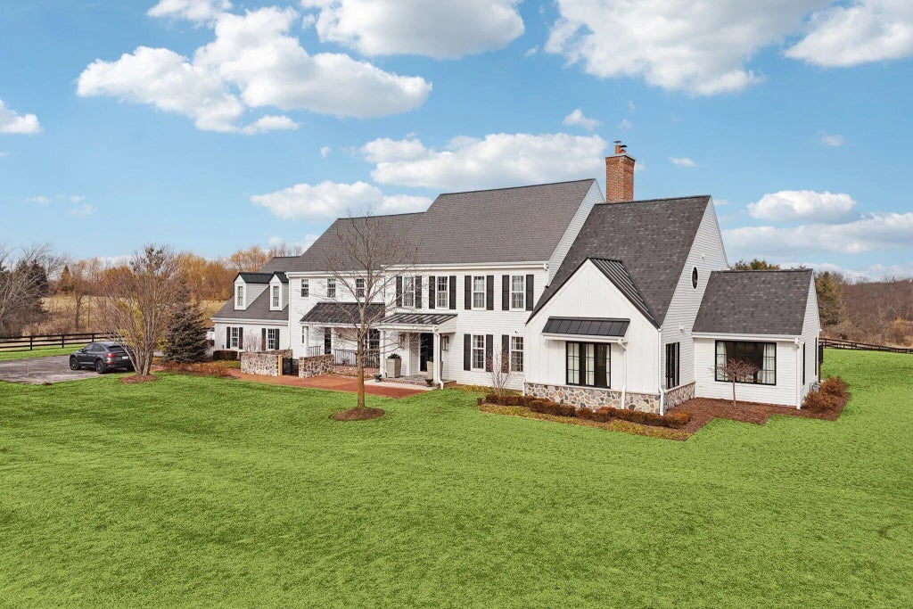 13700 N Riverland Rd, Mequon