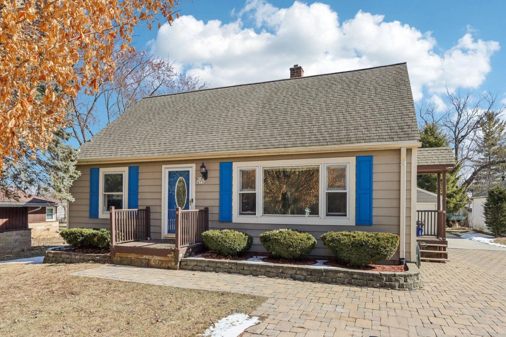 W187s6736 Agate Dr, Muskego