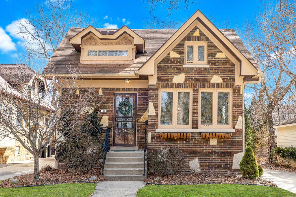 1920 N 86th St, Wauwatosa