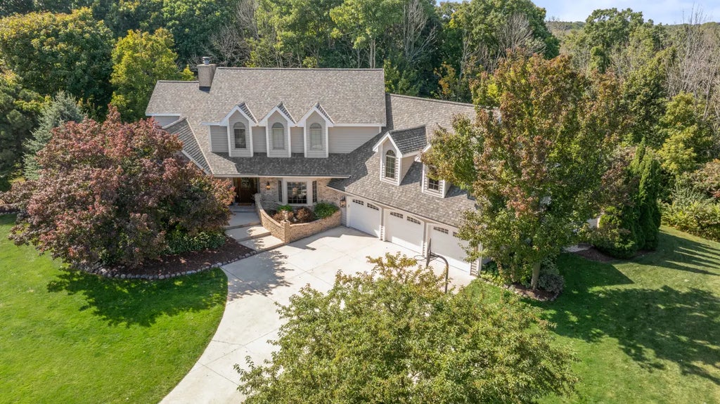 1616 Golf View Dr W, Sheboygan