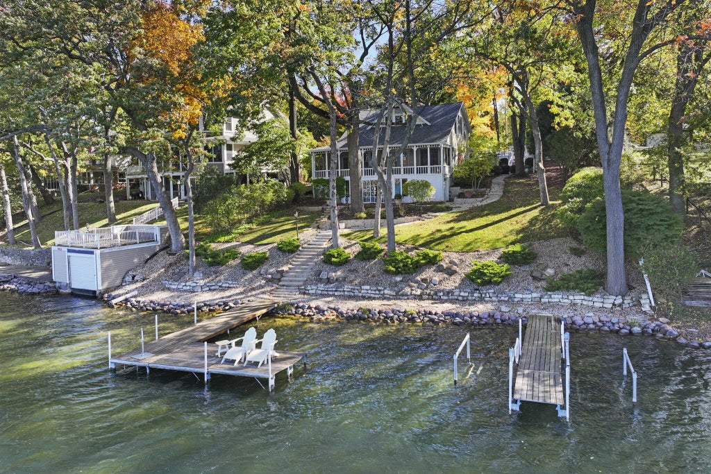 W5530 Westshore Dr, La Grange