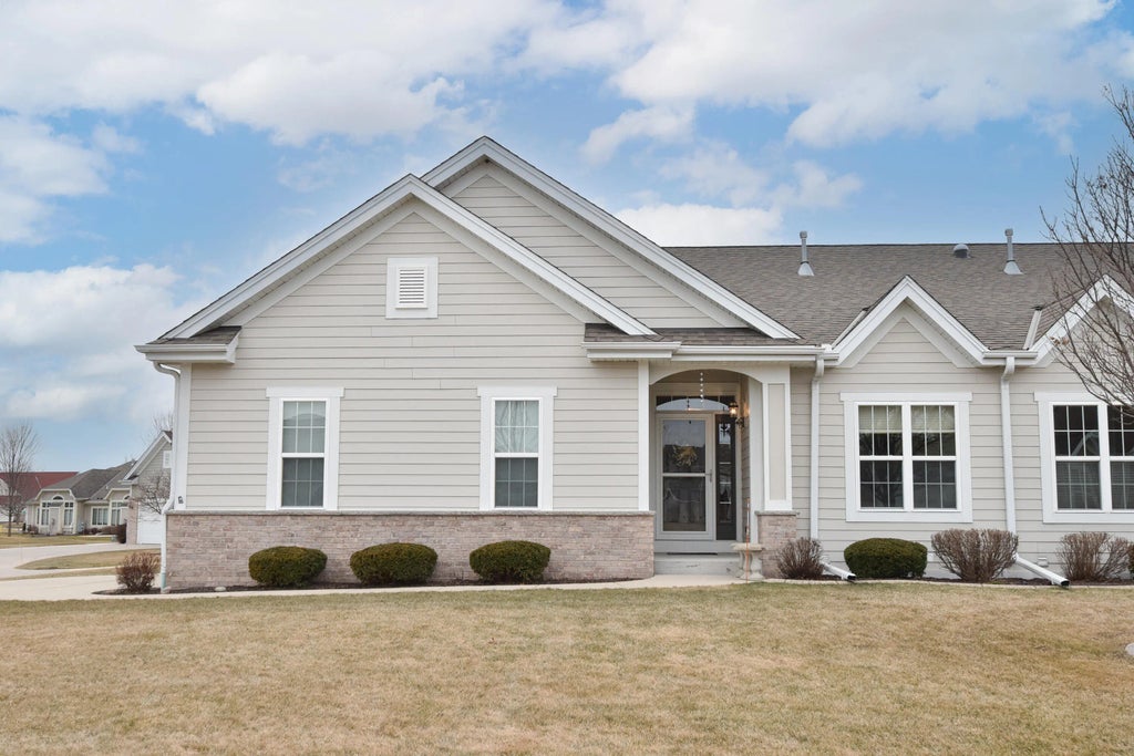 3905 S Five Iron Ct, New Berlin